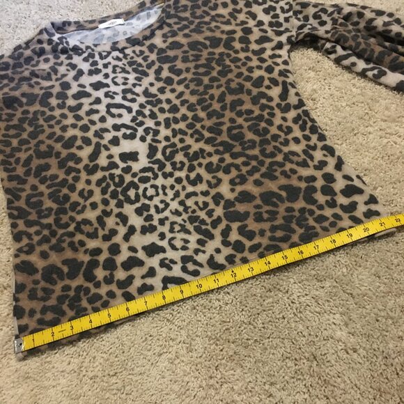 Soft Leopard Print Statement Sleeve Top - Picture 14 of 16